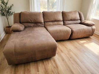 Free delivery nearby of sectional