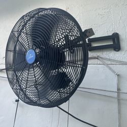 20” Outdoor Fan With Swivel Mount 