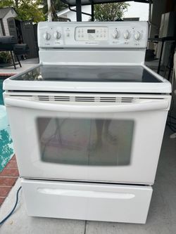 Frigidaire White Electric Range with Glass Cooktop