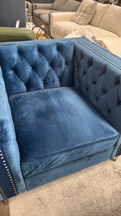 BRAND NEW! Blue Velvet Tufted Accent Chair