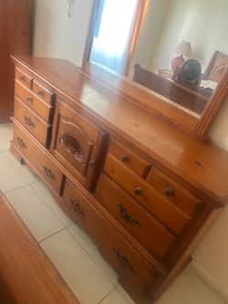 Beautiful Traditional King Bedroom Set