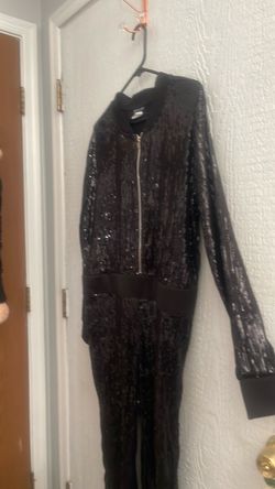 MAN OR WOMAN 1 PIECE OUTFIT SIZE 1X  SHINNG   ZIPPER IN FRONT  USE NEW  BRAND VENUS  LONG SLEEVE  . GREAT FOR HALLOWEEN  CA BE MICHAEL JACKSON  .BLACK