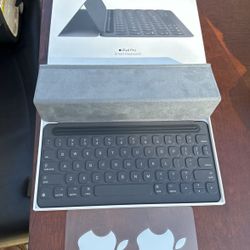 iPad Pro Smart Keyboard