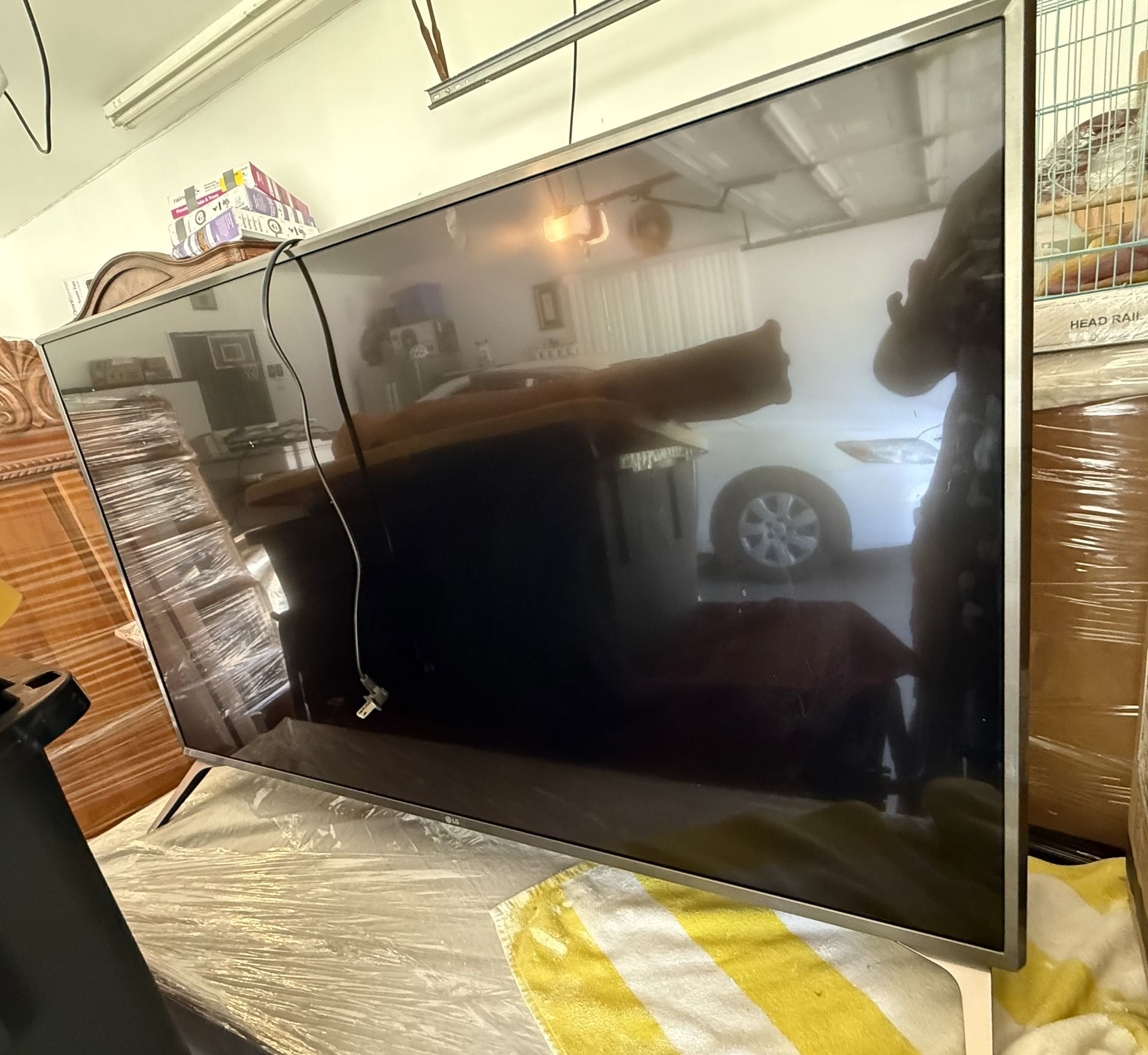 LG 49 inch 4K UHD HDR Smart LED TV