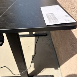 Electric desk good condition just needs some dusting and cleaning