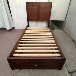 Solid Wood Twin Bed Frame With One Drawer In Good Condition 