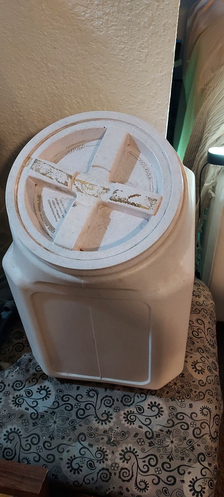 Air Tight Pet Food Container