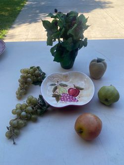 Fruit bowl with artificial fruit