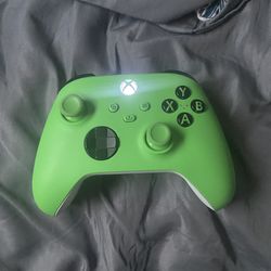 Xbox series  s/x controller  and battery charger