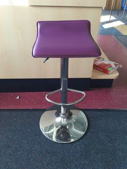 Adjustable stool 24"-34" swivels