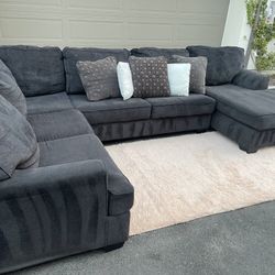 Beautiful Dark Gray Sectional Couch In Excellent Condition - Free Delivery 🚚
