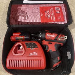 M12 Cordless Screwdriver Set