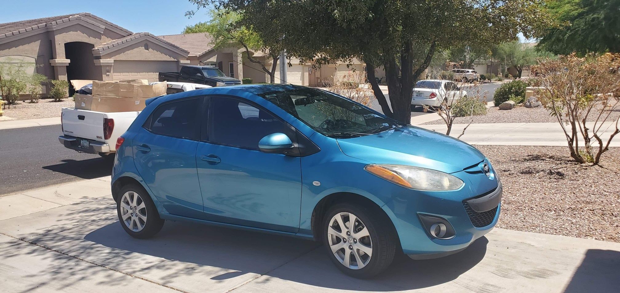 Selling my 2012 mazda mazda 2 for $3000