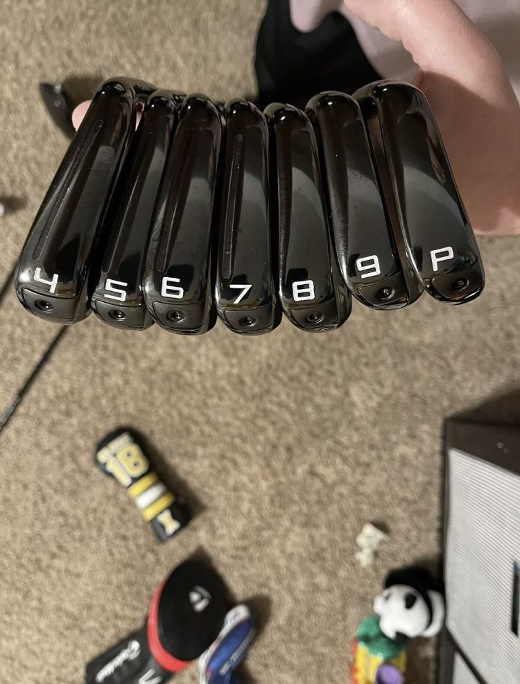 Taylormade P790 Black iron set (4P) Milled Grind 2 Wedges, Stealth