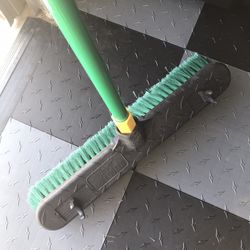 Quickie BULLDOZER 18-in Poly Fiber All-Purpose Push Broom