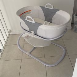 Bassinet With Clip On Sound And Vibrate