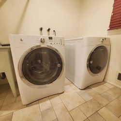 Electrolux Washer and electric Dryer Set $280