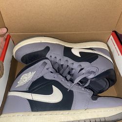 Jordan 1s high tops size 7