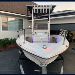 18’  Center Console Fishing Bay Boat