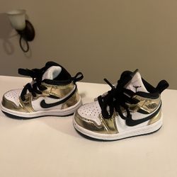 JORDAN 1 MID SE (TD) METALLIC COLD/BLACK-WHITE OR METALLIQUE/BLANC/NOIR/NOIR 5c