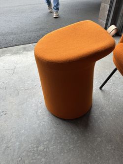 One Artifort Lila 2.0 Stool