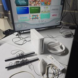 Nintendo Wii Console Bundle RVL-001 White Tested Working w/ Wii Remote, Nunchuk, Cords + Accessories