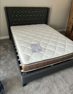 New queen bed
