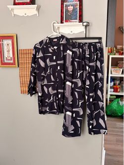WOMENS PAJAMA SET BUTTONED TOP AND ELASTIC BAND PANTS IN A LARGE SIZE VERY SOFT COTTON