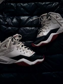 Air Jordan B'Loyal White/Black Size 8 - Gently Used