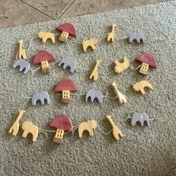 Noah’s Ark Carved Wood Garland Approx 96” Long