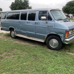 19/92 Dodge Ram 3500 Van 