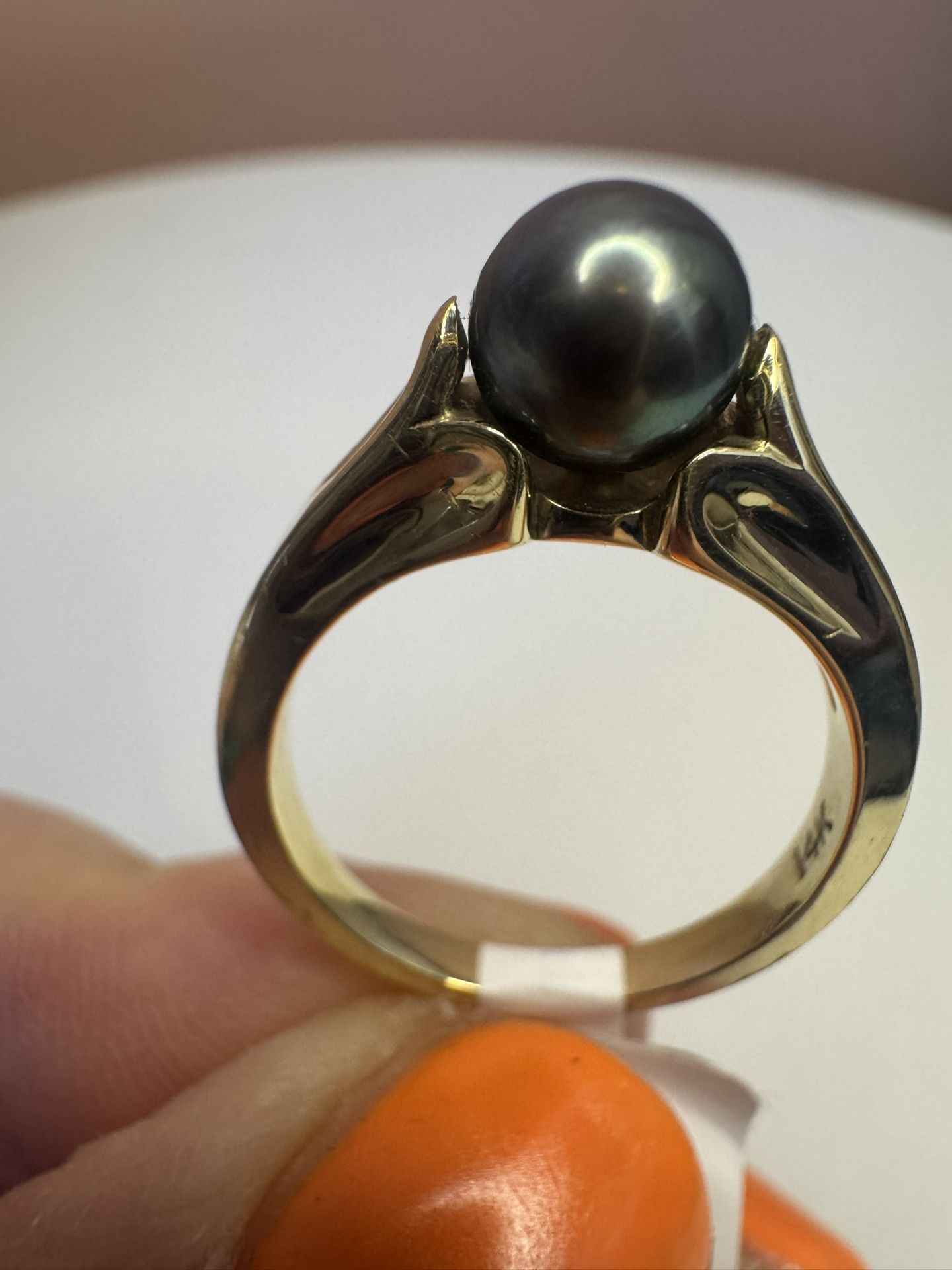 585 14k yellow gold , Pearl ring 4,6 grams , size 6,5