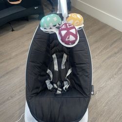 4Moms MamaRoo Multi Motion Swing