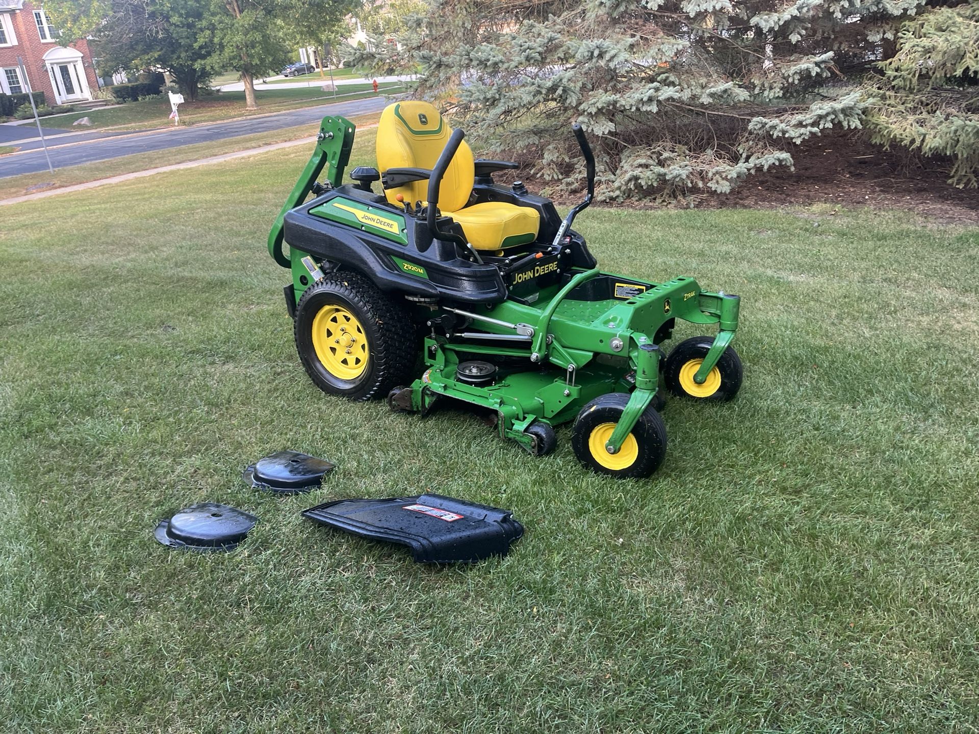 John Deere Z920M Zero Turn Commercial Lawn Mower With A 48 Inch Deck And Kawasaki Motor