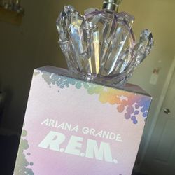 R.E.M Ariana Grande Perfume.