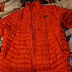 north face thermoball jacket M