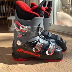 Kids Nordica Speed machine 3  Size 22-22.5