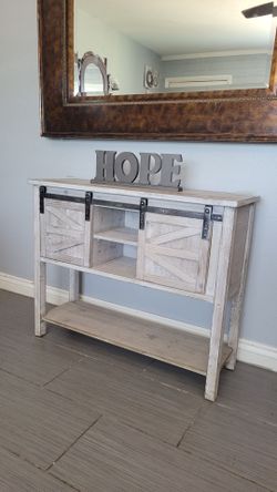 NICE ENTRY/ SOFA TABLE
