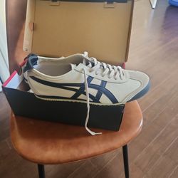 ONITSUKA TIGER WOMENS 11.5 NEW