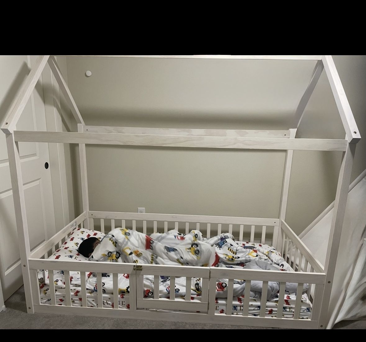 Twin Size Wood House Bed