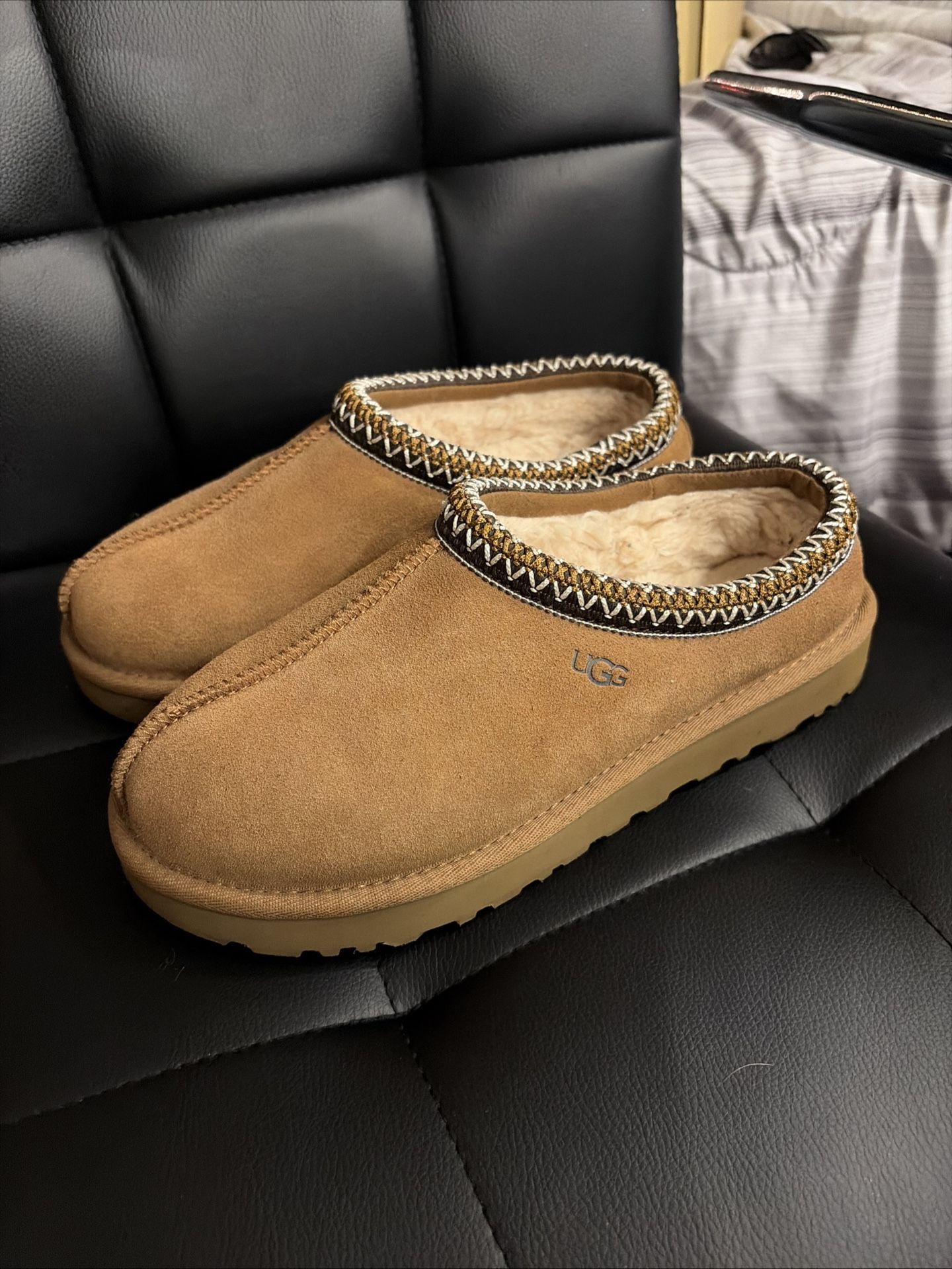 Women's UGG Tasman slippers, Size 8 in Women’s.