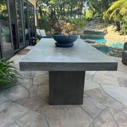  Outdoor Dining Table