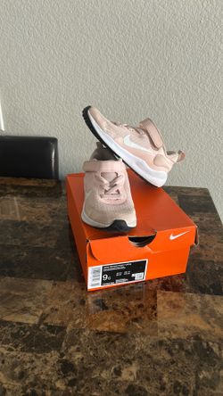 Pink Nikes size 9