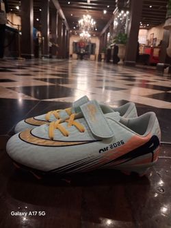 Soccer cleats us size 10c