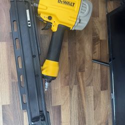 DEWALT Pneumatic 21-Degree Collated Corded Framing Nailer