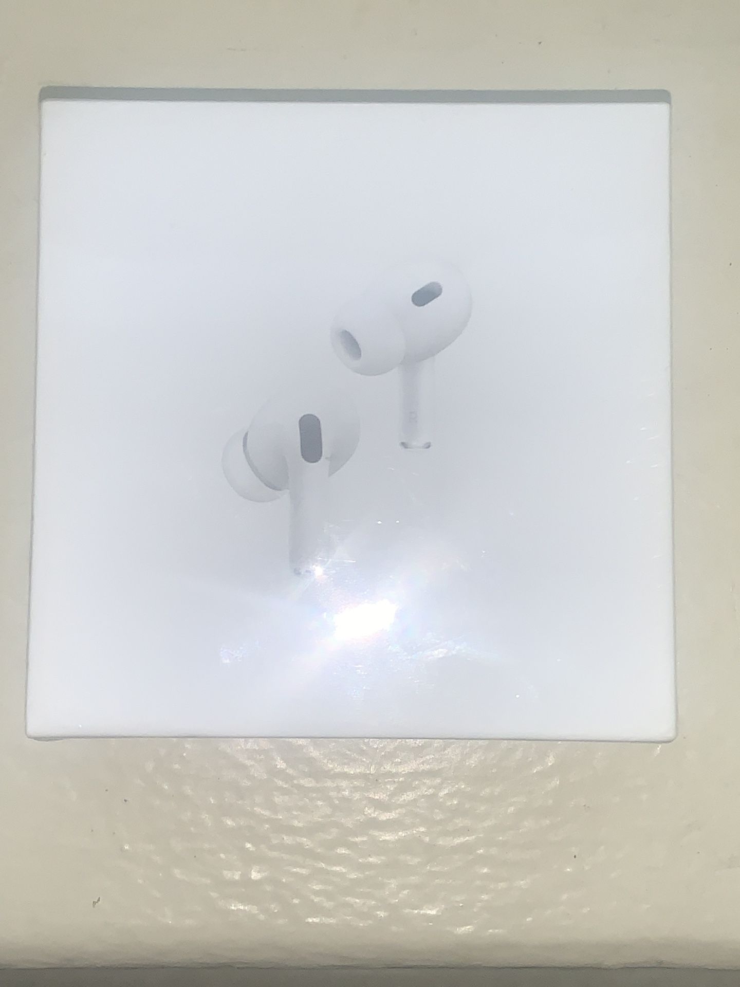 iPods pro 2(gen)earbuds with MagSafe wireless charging case