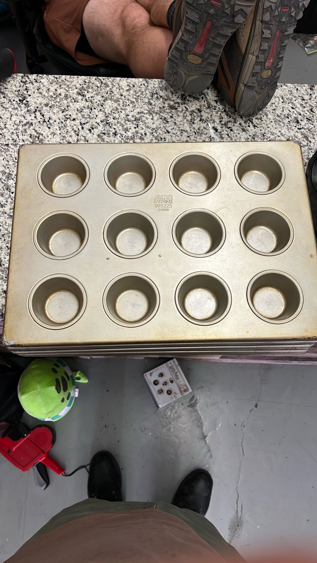 commercial muffin pan AMCO bakeware 905225