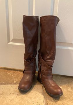Womens boots size 6