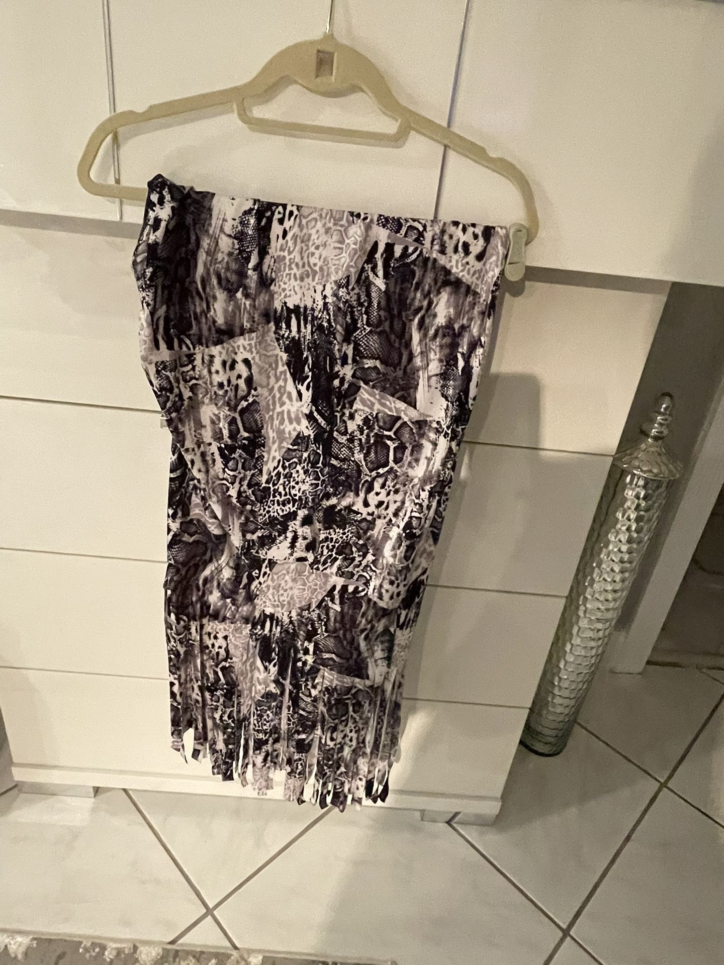 NWT Skirt large VENUS
