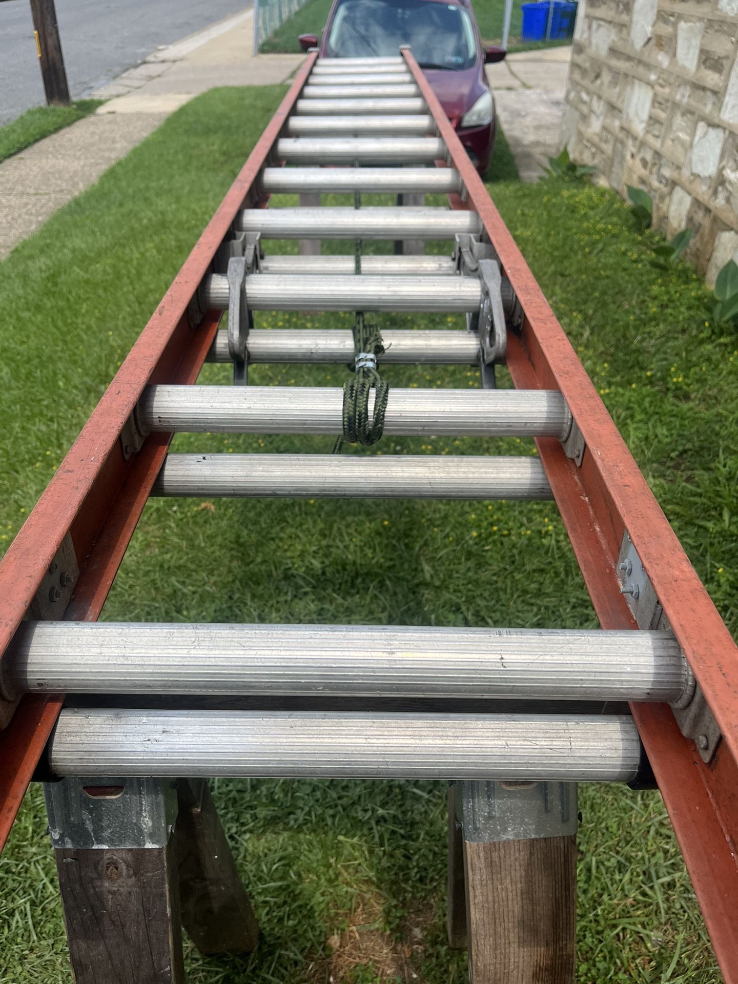 Cuprum 24 Ft Fiver Extension Ladder . 300 Pounds Capacity.